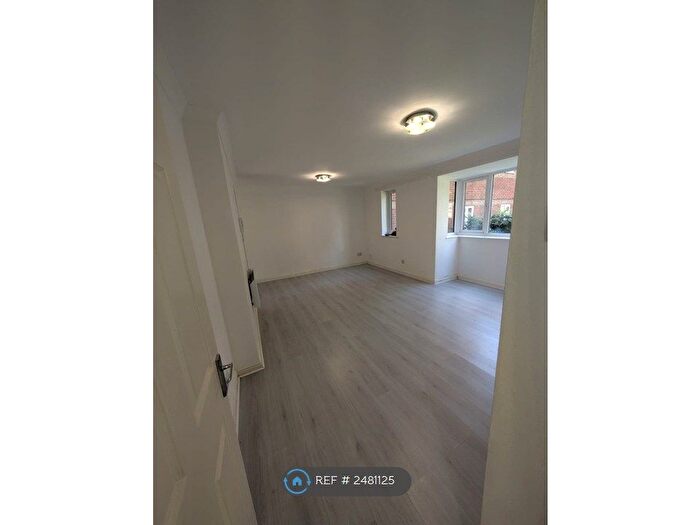 2 Bedroom Flat To Rent In Chandlers Drive, Erith, DA8