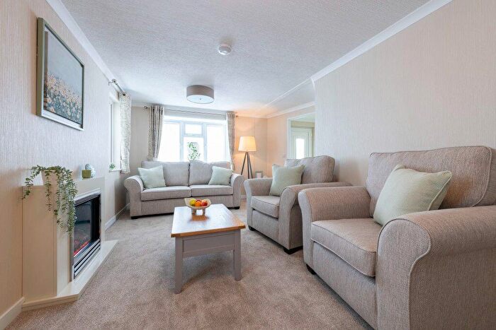 1 Bedroom Park Home For Sale In Hockley Park, Lower Road, Hockley, SS5