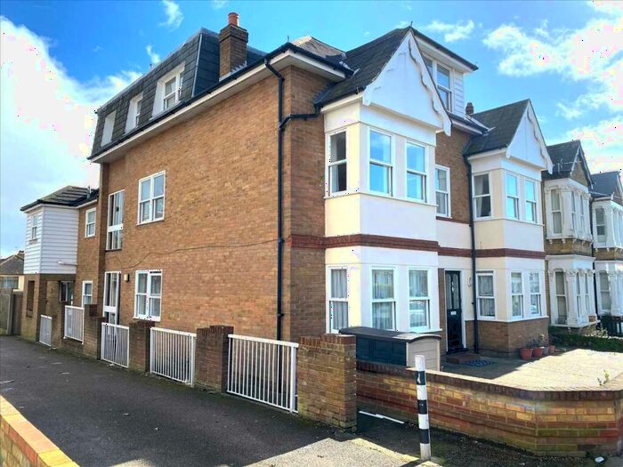 2 Bedroom Apartment To Rent In Leigh On Sea, SS9