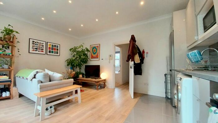 2 Bedroom Flat To Rent In Hornsey Road, Holloway, N7