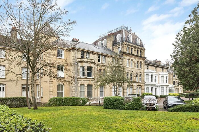 2 Bedroom Flat For Sale In Langdon Park, Teddington, TW11