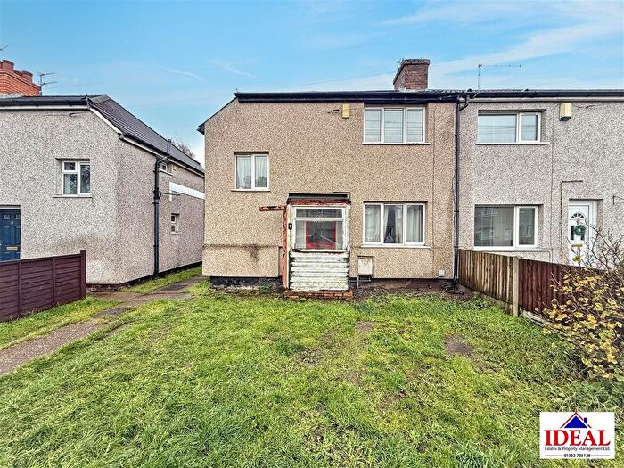 3 Bedroom Semi-Detached House For Sale In Hampton Road, Dunscroft, Doncaster, DN7