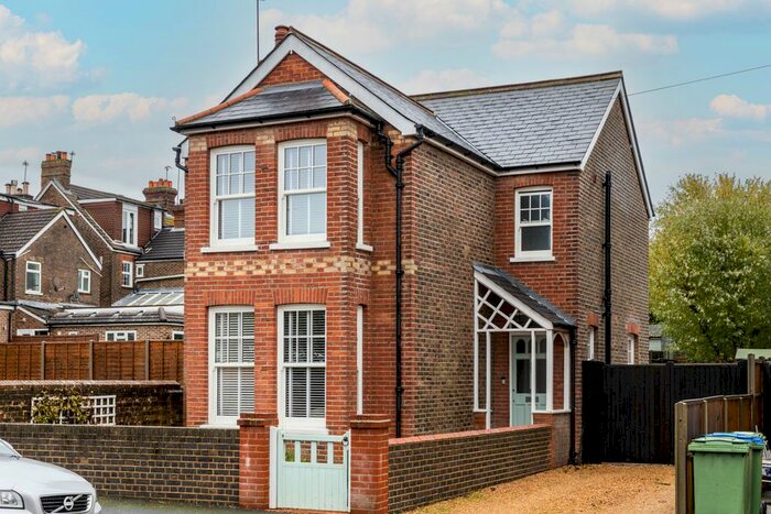 3 Bedroom Detached House To Rent In Clarence Road, Horsham, RH13