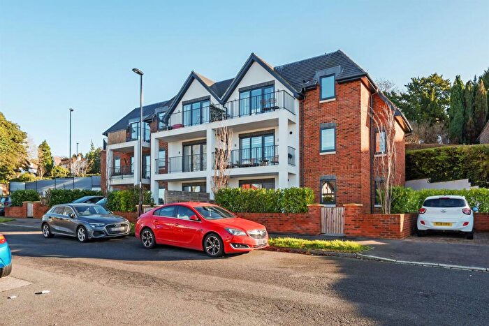 2 Bedroom Flat To Rent In Bedroom First Floor Flat In Coulsdon, CR5