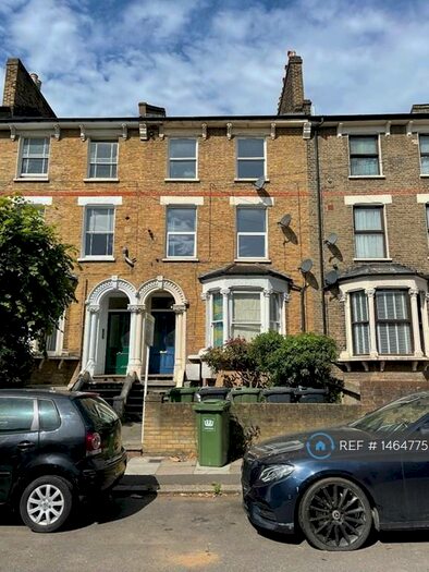 2 Bedroom Flat To Rent In First Floor, London, SE4