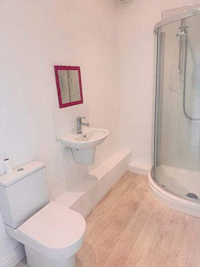 2 Bedroom Flat To Rent In Bishops Place, Paignton, TQ3