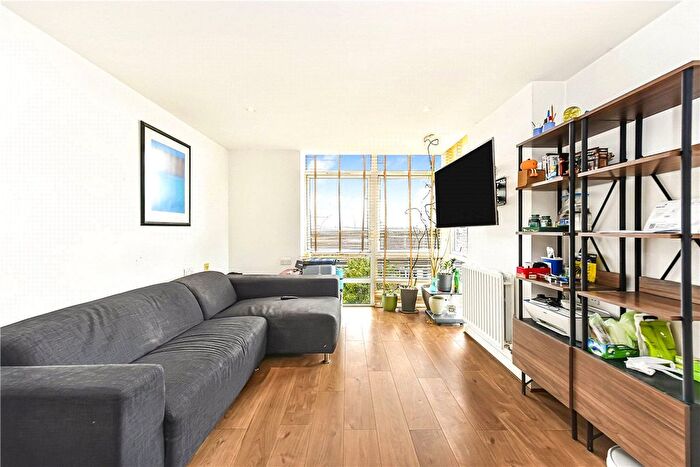 2 Bedroom Flat To Rent In Fairlead House, Cassilis Road, Canary Wharf, London, E14
