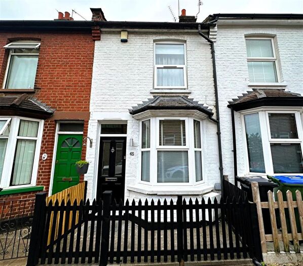 2 Bedroom Garage / Parking To Rent In Sandown Road, Watford, WD24