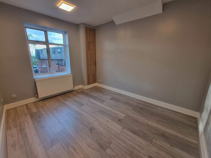 2 Bedroom Flat To Rent In Princess Parade, Golders Green Road, London, NW11