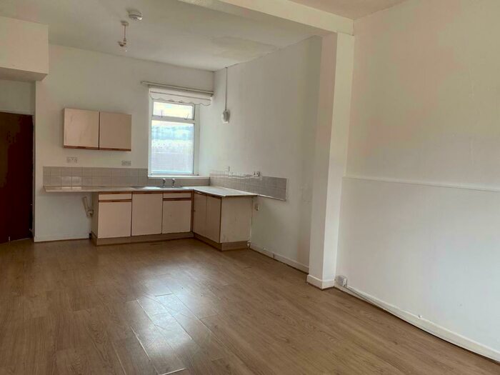 1 Bedroom Flat To Rent In High Street, Fleur De Lis, Blackwood, NP12