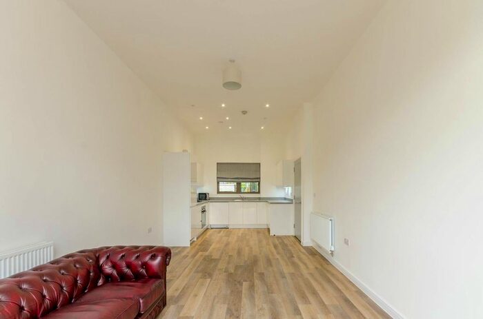 2 Bedroom Maisonette To Rent In Walnut Tree Close, Guildford, GU1