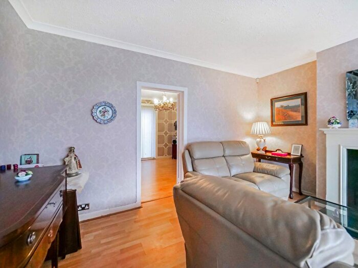 2 Bedroom Semi-Detached House For Sale In Strowan Crescent, Sandyhills, Glasgow, G32
