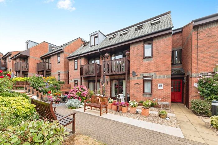 2 Bedroom Apartment For Sale In High Street, Buckingham, MK18