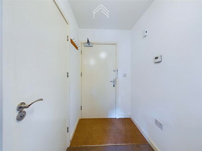 1 Bedroom Flat To Rent In Corbins Lane, Harrow, HA2