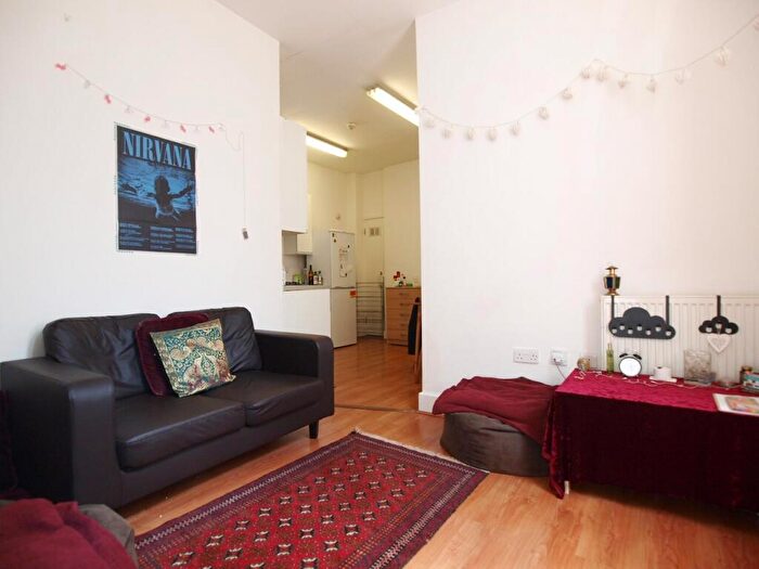 2 Bedroom Flat To Rent In Kings Terrace, Camden, NW1