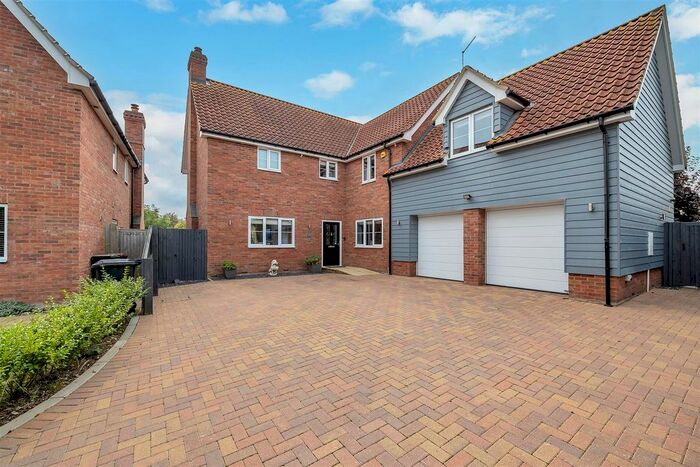 5 Bedroom Detached House For Sale In Russet Close, Finningham, Stowmarket, IP14