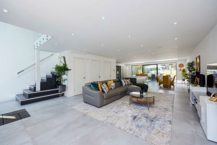 4 Bedroom Detached House To Rent In Charmouth Road St Albans, AL1