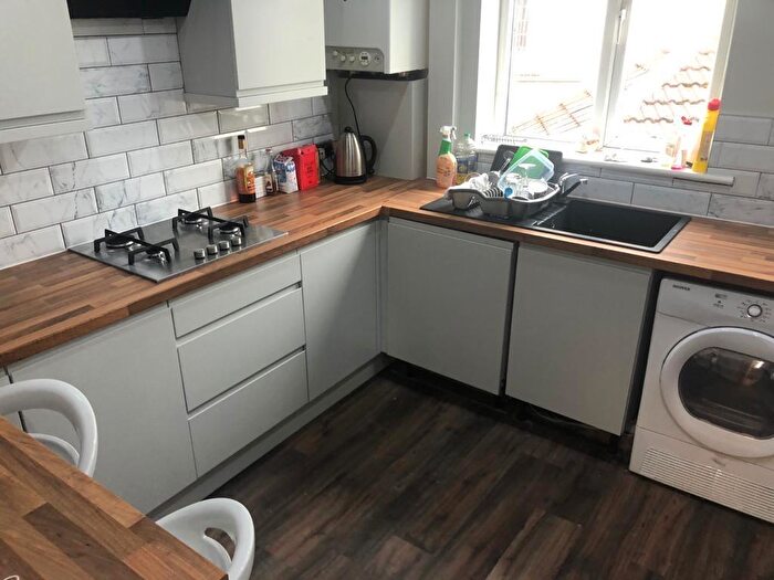 6 Bedroom Apartment To Rent In St Chads View, Leeds, LS6