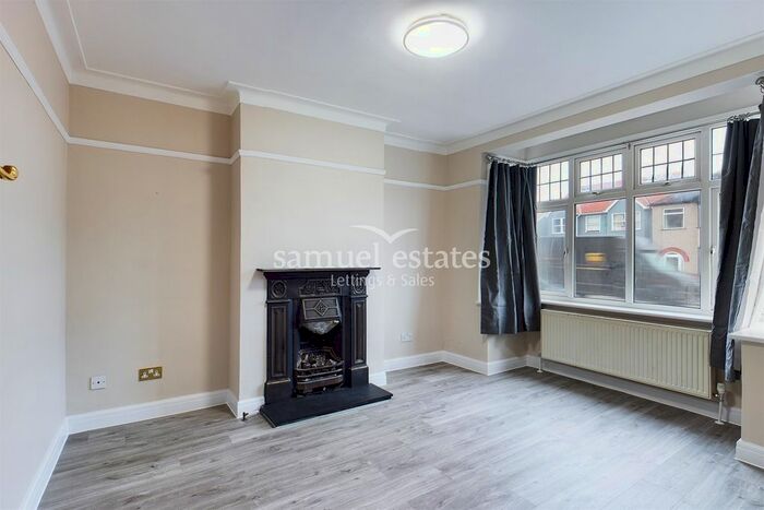 3 Bedroom Semi-Detached House To Rent In Seaforth Avenue, Motspur Park, KT3