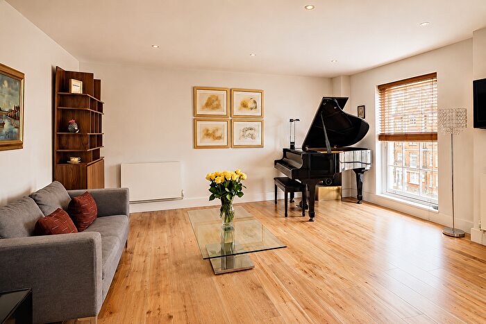 2 Bedroom Flat For Sale In Regency Street, London, SW1P