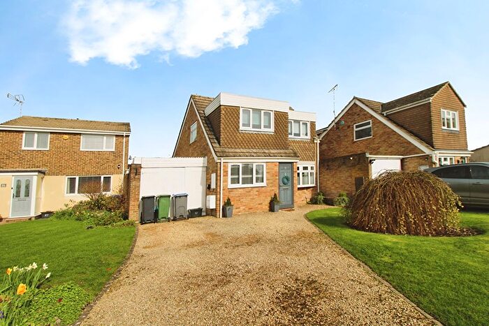 4 Bedroom Link Detached House For Sale In Deansfield, Cricklade, SN6