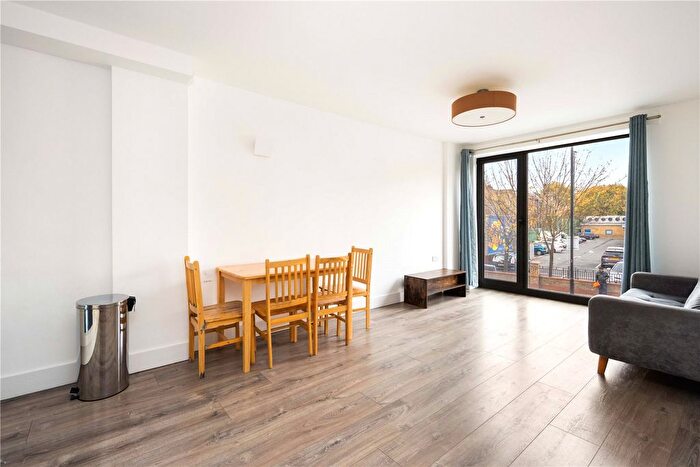 2 Bedroom Flat For Sale In Well Street, London, E9