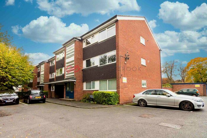 2 Bedroom Flat To Rent In Hamilton Court Pinner, HA5