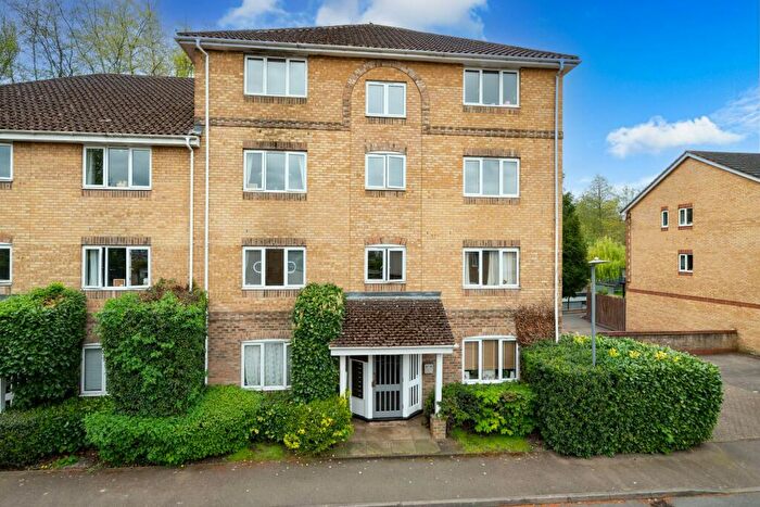 2 Bedroom Apartment For Sale In Kingfisher Drive, Hemel Hempstead, HP3