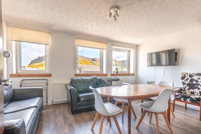4 Bedroom Flat To Rent In St Leonards Street, Edinburgh, EH8