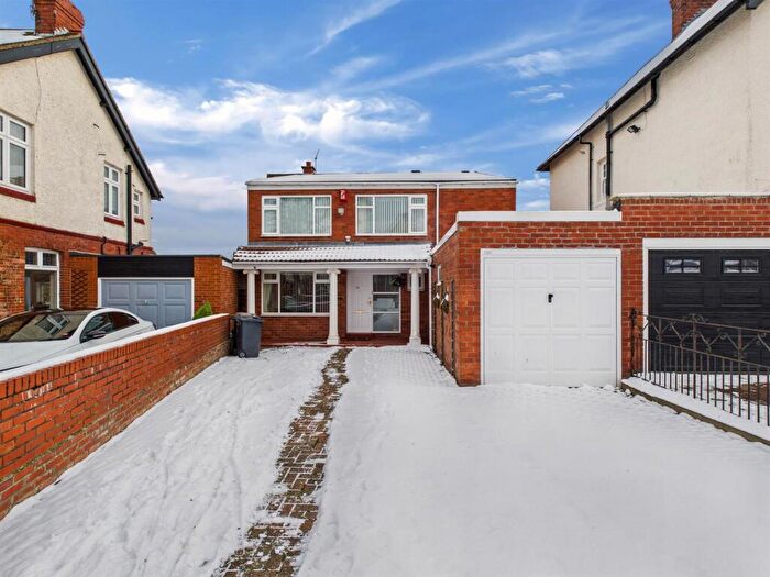 4 Bedroom Detached House For Sale In St. Georges Crescent, Monkseaton, NE25