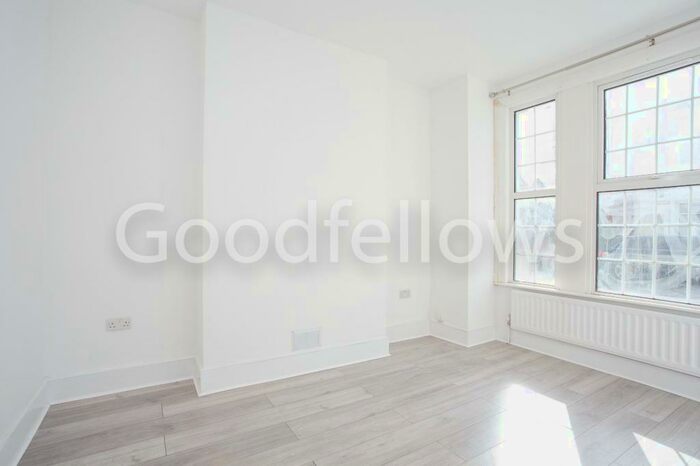 2 Bedroom Property To Rent In Tynemouth Road, Mitcham, Surrey, CR4