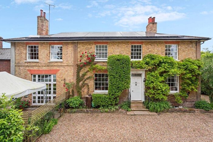 5 Bedroom Semi-Detached House For Sale In Cow Roast, HP23