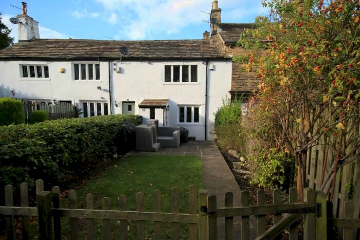 2 Bedroom Semi-Detached House To Rent In Town Lane, Idle, BD10