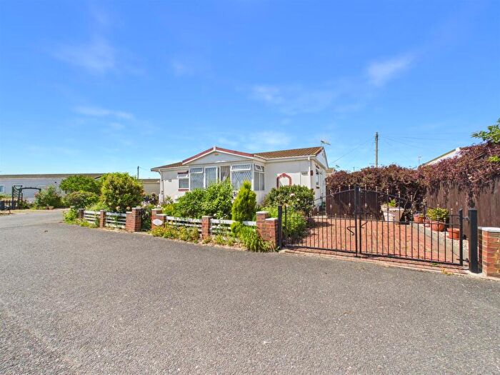 2 Bedroom Park Home For Sale In Sea Lane, Ingoldmells, Skegness, PE25