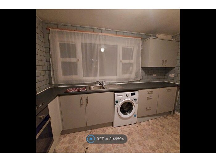 3 Bedroom Flat To Rent In Penrhyn Gardens, Kingston-Upon-Thames, KT1