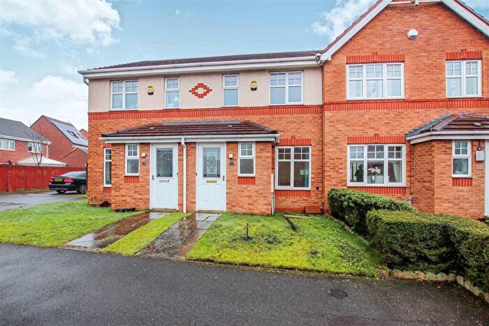 2 Bedroom Town House To Rent In Lakeside Close, Etruria, Stoke-On-Trent, ST1