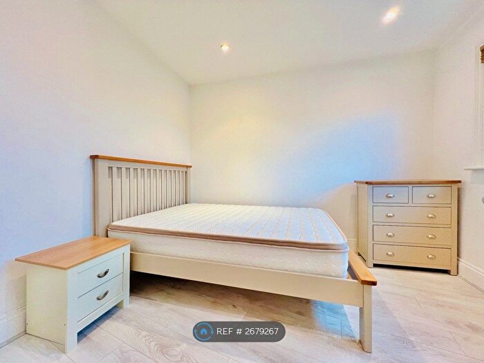 1 Bedroom Flat To Rent In Brixton Hill, London, SW2