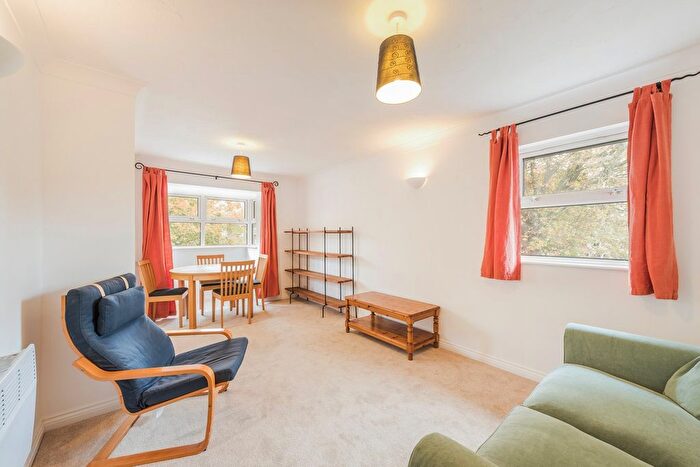 2 Bedroom Flat To Rent In Monmouth Close, Chiswick, London, W4