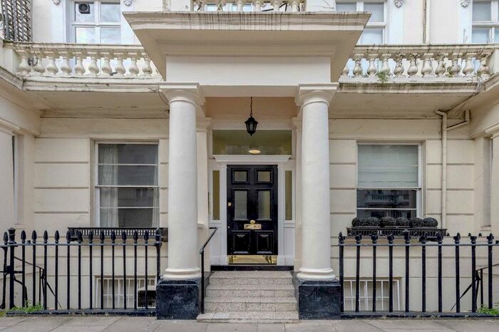 2 Bedroom Flat To Rent In Gloucester Street, London, SW1V