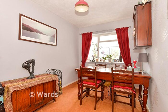 3 Bedroom Chalet For Sale In Belgrave Road, Minster-On-Sea, Sheerness, Kent, ME12