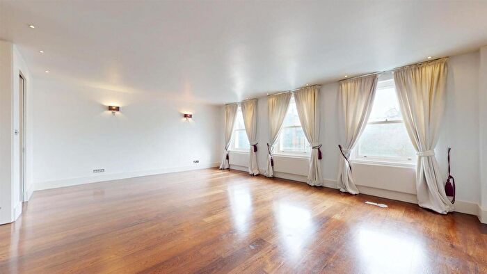 4 Bedroom Flat To Rent In Queen's Gate, London, SW7