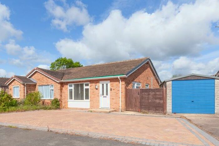 2 Bedroom Detached Bungalow To Rent In Maud Close, Bicester, OX26
