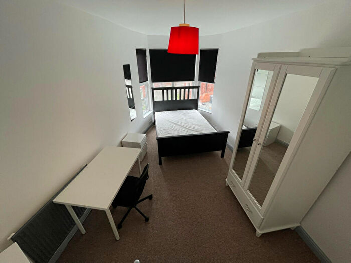 6 Bedroom End Of Terrace House To Rent In Manor Drive, Leeds, West Yorkshire, LS6