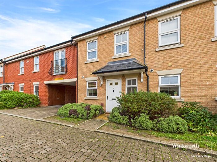 2 Bedroom Terraced House To Rent In Haden Square, Reading, Berkshire, RG1