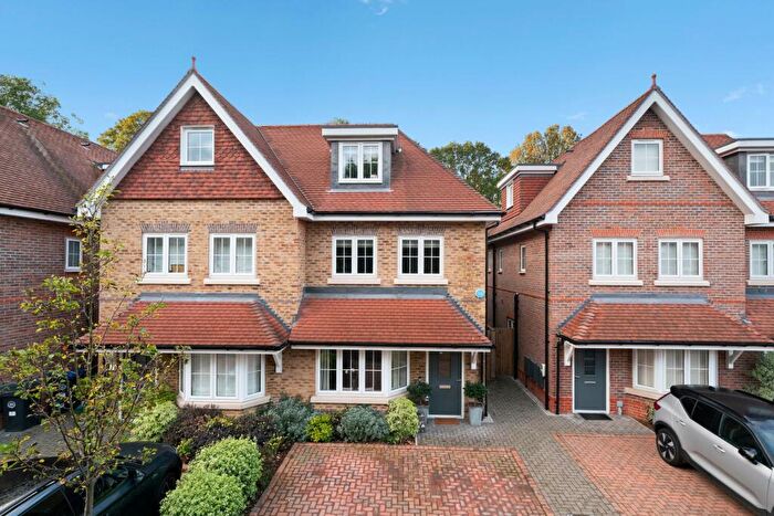 4 Bedroom Semi Detached House For Sale In Woodleaf Gardens, Esher, KT10