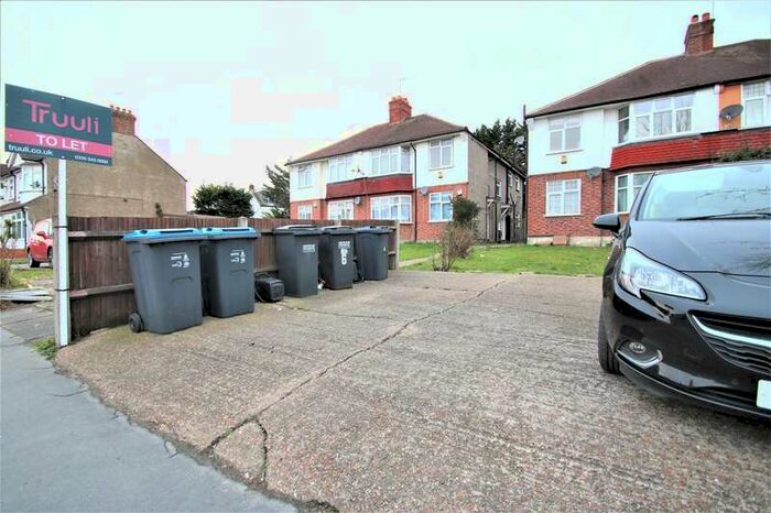 2 Bedroom Maisonette Flat To Rent In Whitehorse Lane, London, SE25