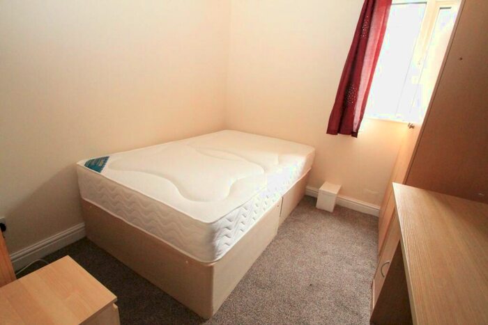 4 Bedroom Terraced House To Rent In Victoria Terrace, - Bed, LN1