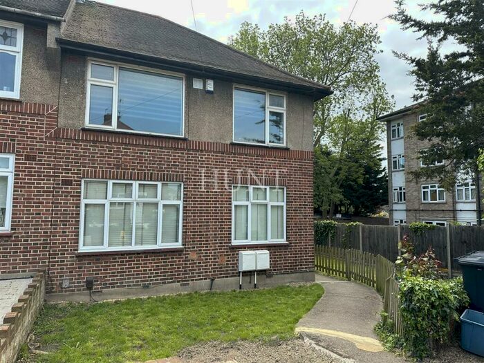 2 Bedroom Maisonette To Rent In Oak Wood Close, Woodford Green, IG8