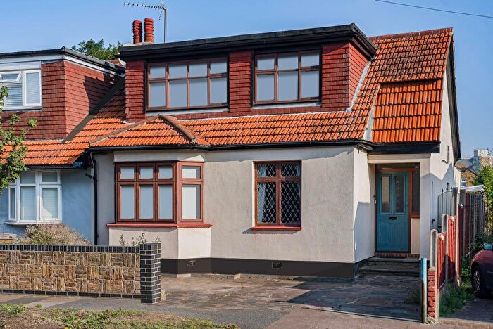 4 Bedroom Bungalow For Sale In Selwyn Road, Southend-On-Sea, SS2
