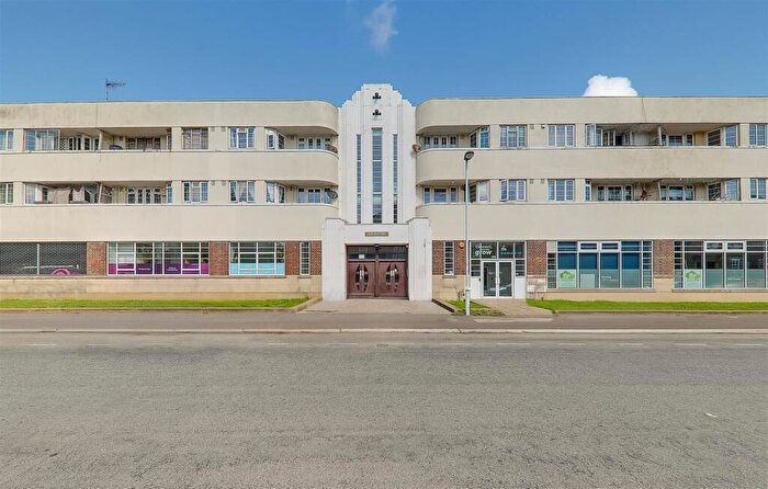 2 Bedroom Flat For Sale In Stoke Abbott Road, Worthing, BN11